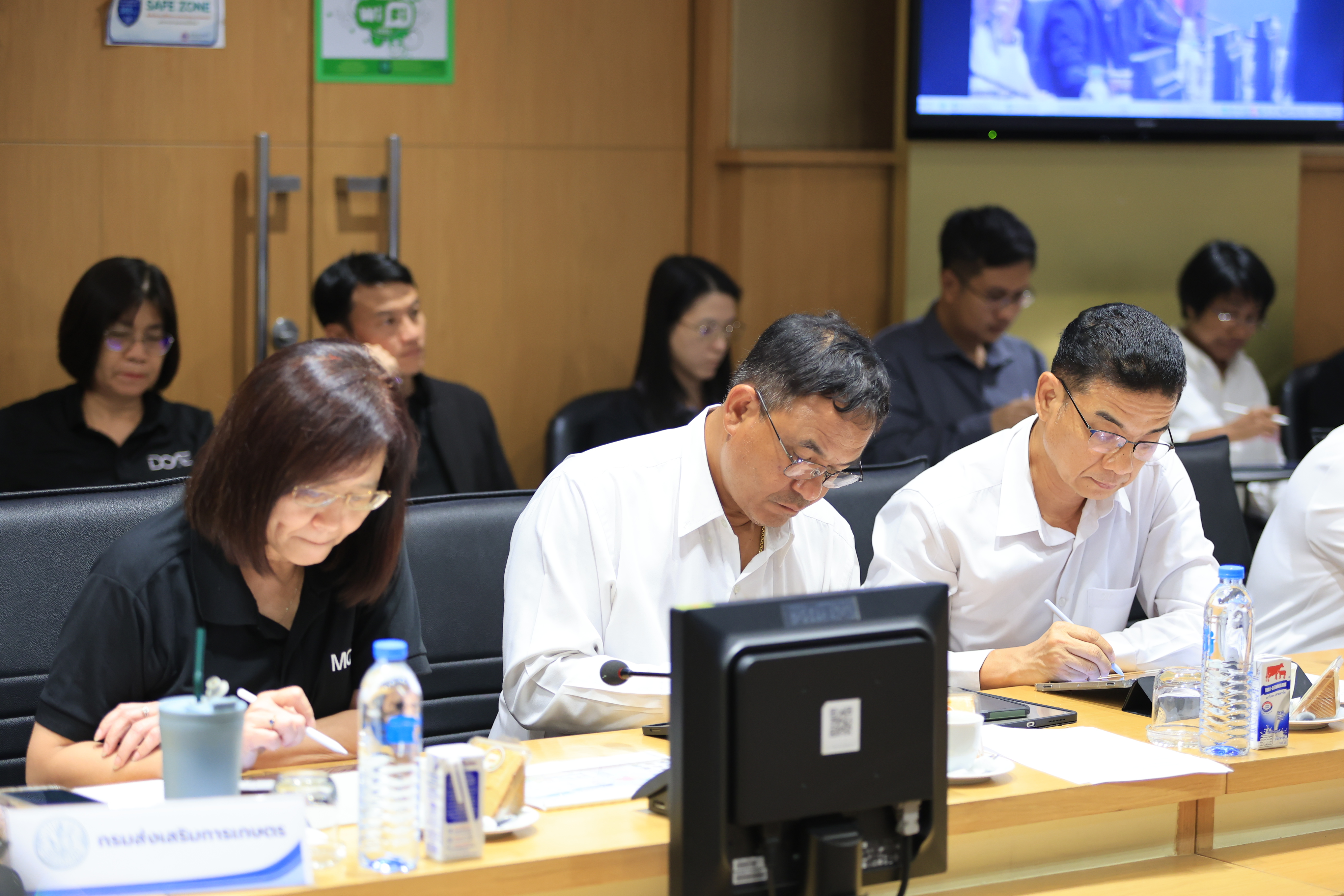 title - ส.ป.ก. ร่วมประชุมหารือแนวทางการรับมือผลกระทบจากสถานการณ์การสู้รบในภูมิภาคตะวันออกกลาง